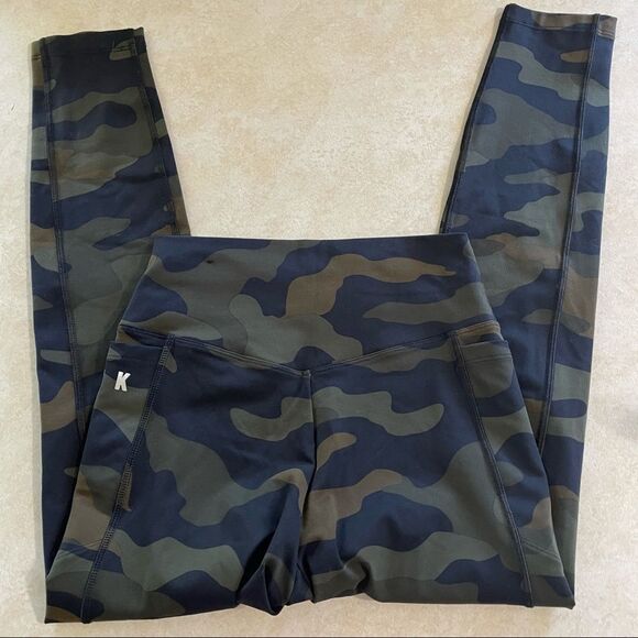 PINK Ultimate Leggings pants with pockets Camo Size Small S Victoria’s Secret - Picture 1 of 4